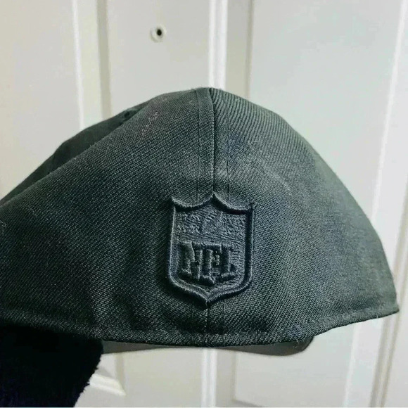 New England Patriots New Era 7 7/8 Black on Black Low Profile 59FIFTY II Hat - Picture 3 of 5